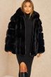 Pälsjacka i fuskpäls med huva i Svart